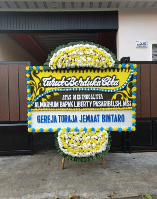 Papan Bunga Duka di Apar Batu