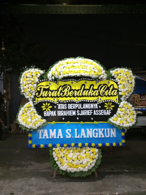 Papan Bunga Duka di Apar Batu