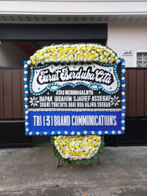 Papan Bunga Duka di Apar Batu